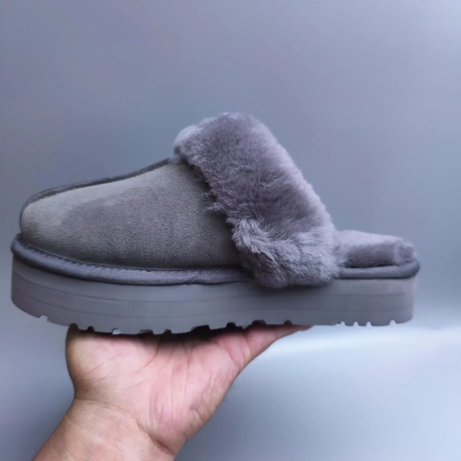 💰440 UGG sheepskin all-in-one snow boots 2550 🔥Thick-soled wool slippers (star slippers plus version) are comfortable and can be worn at home. Wool slippers can be worn outside. Split cow upper, Longfeng moccasin wool lining. The original three-layer combination outsole is light and comfortable on the foot. Only the top version is made. The oil edge craftsmanship is exquisite! Color: maroon gray sand antelope brown black code number: 35-41